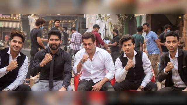 Jassie Gill says Salman Khan ‘spoilt him’ with warmth on set of Kisi Ka Bhai.